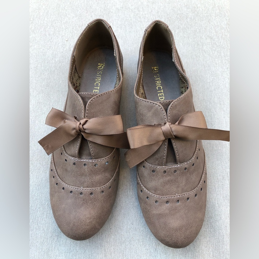 Brand New Restricted Ribbon Tie Oxford